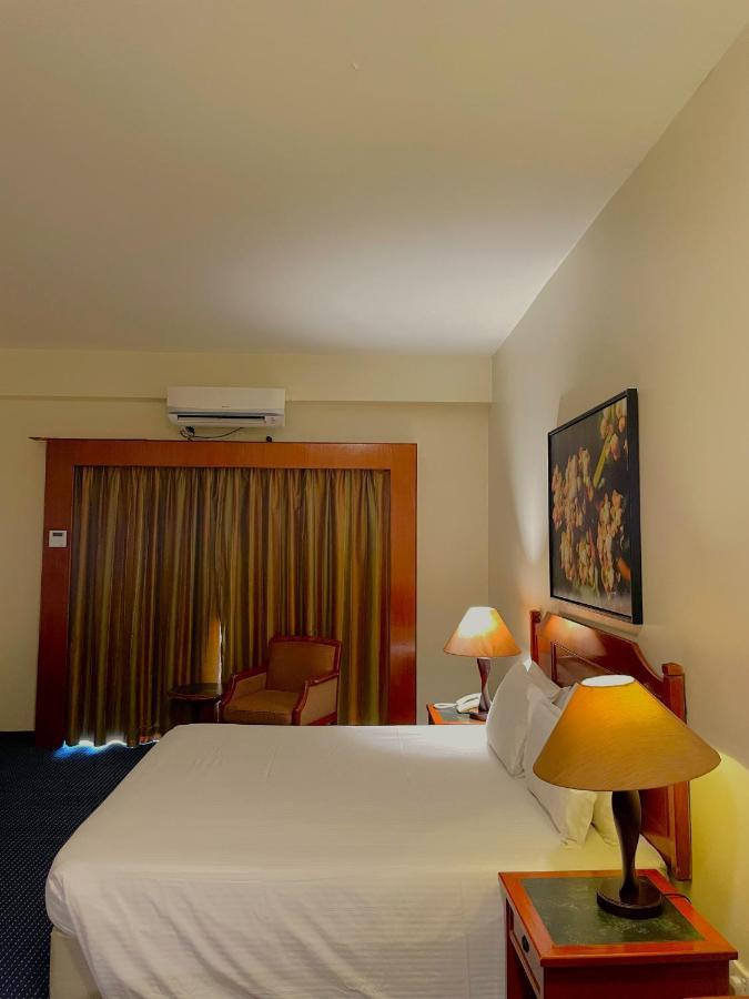 Rainbow Paradise Resor