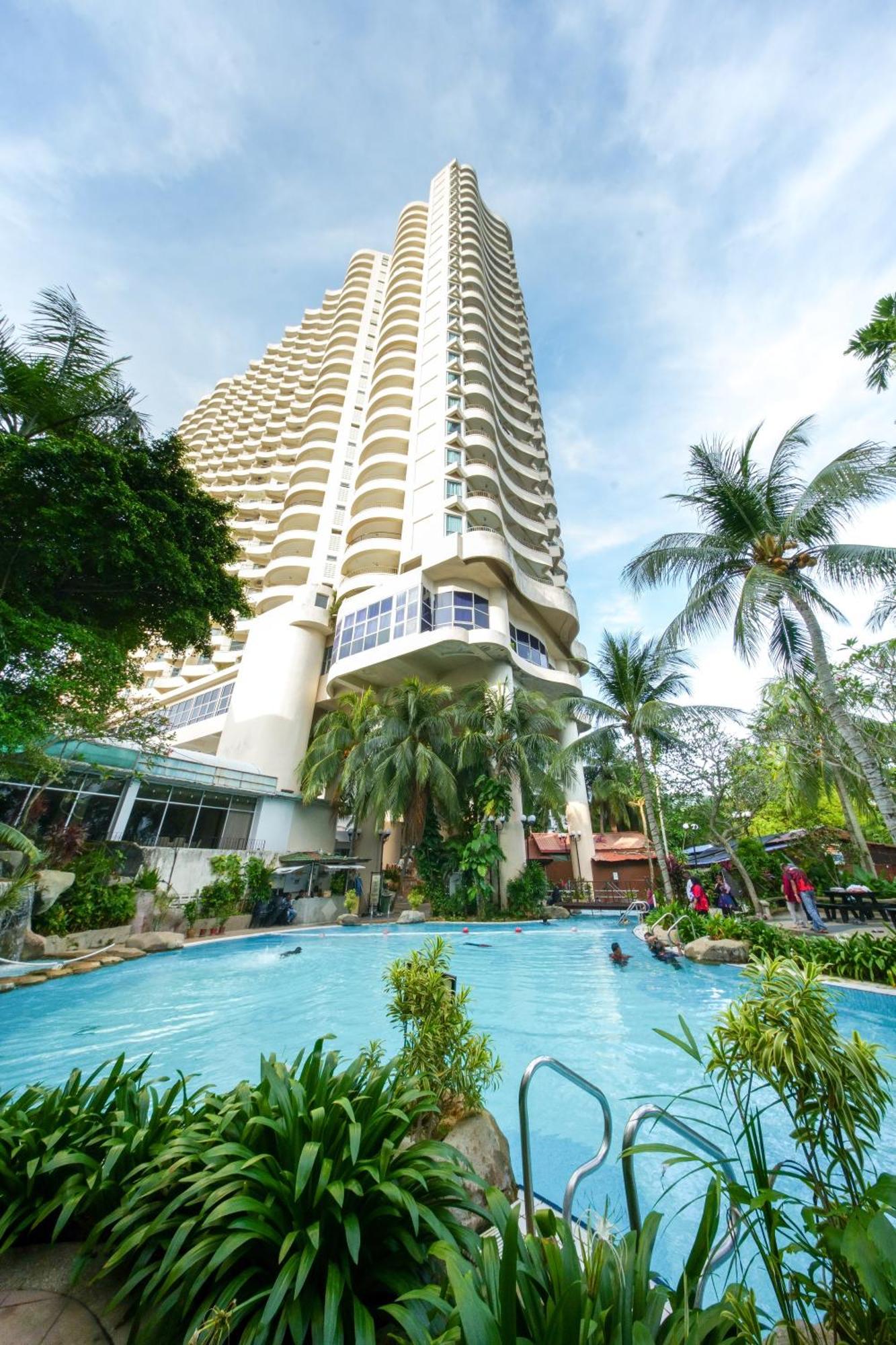 Resor Rainbow Paradise Tanjung Bungah (Penang)