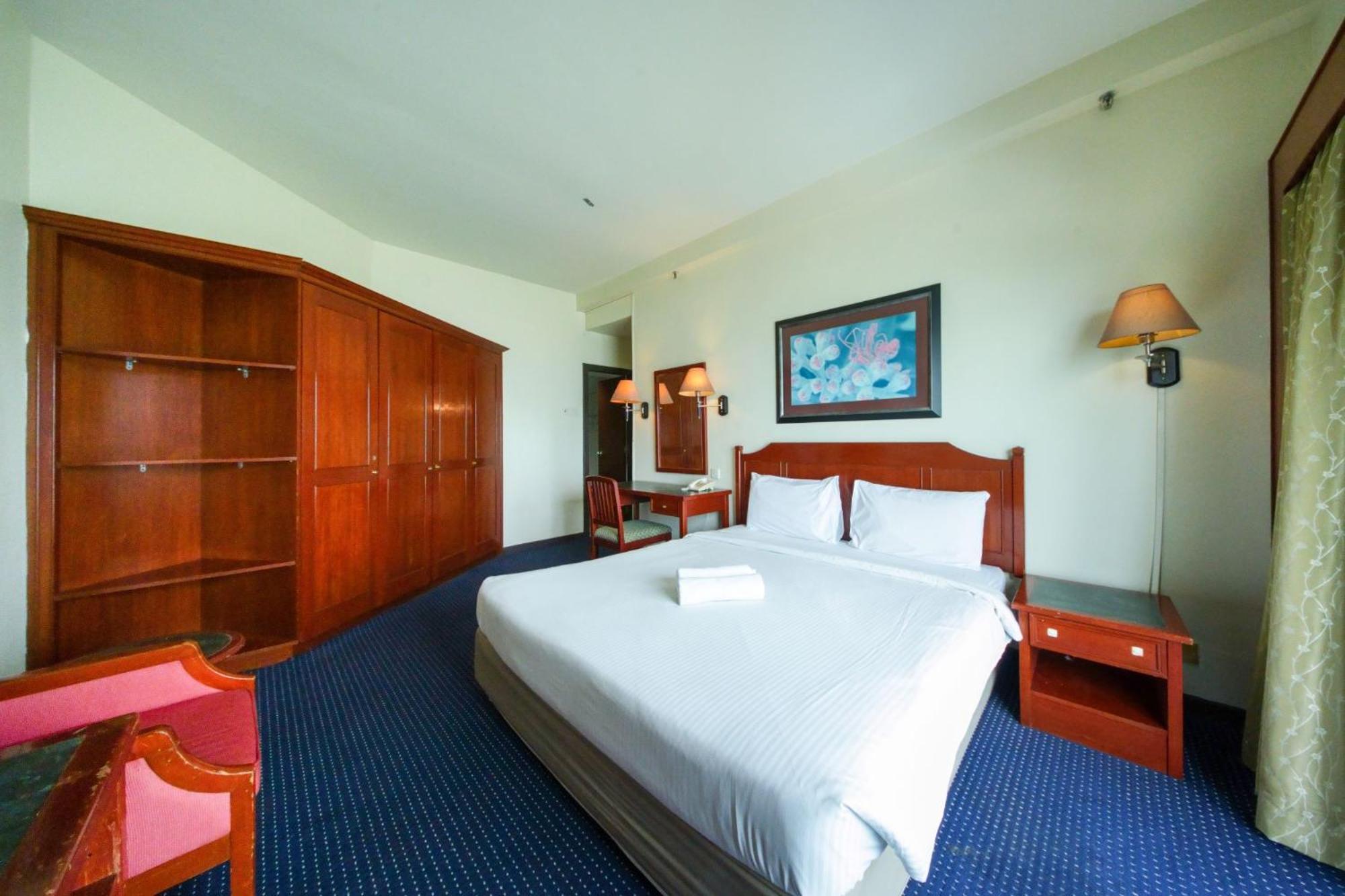 Rainbow Paradise Resor